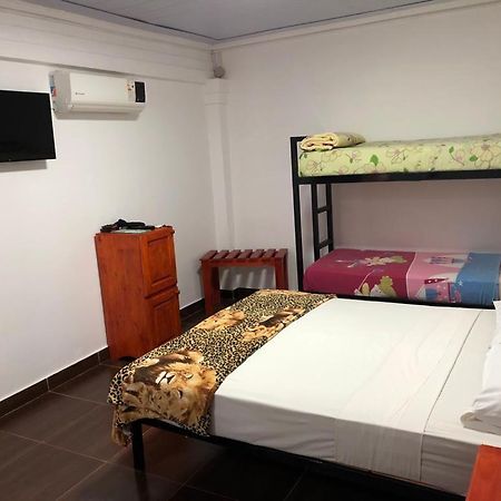 Iguazu apart hostel Puerto Iguazú Kültér fotó